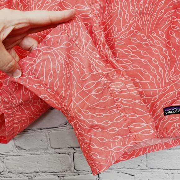 Patagonia Women's Baggies Shorts Coral Leaf Pattern Sz M - Picture 9 of 11